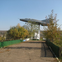 Памятник летчикам ВОВ, октябрь 2010г, с. Семеновка, Штефан Водэ, Молдова