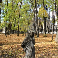 Статуи в парке