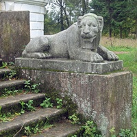Усадьба Демидовых, скульптура льва