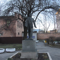 Памятник В.И. Ленину на территории обувной фабрики "Виктория"