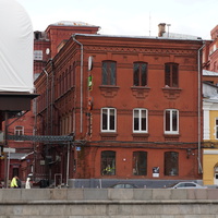 Болотная набережная - бвшее здание фабрики Красный Октябрь (Эйнемъ)