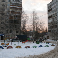 Сыктывкар декабрь 2013 детская площадка во дворе по ул. Коммунистической