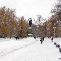 г. Пенза, театральная площадь - памятник  В. Г. Белинскому.