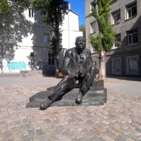 Одесса. Памятник писателю Исааку Бабелю.