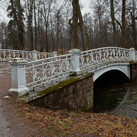 Мост в Александровском парке