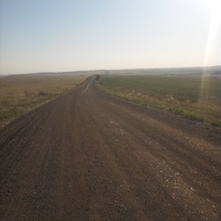 Дорога Репьёвка-Ключи в южном направлении. Справа виднеется Егорьевский пруд