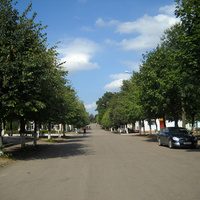 Пересечение улиц Советской и 1-й Краснинской. Слева ресторан