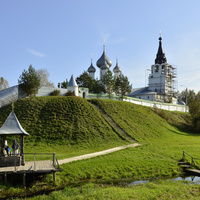 На протяжении веков Троице-Сыпанов-Пахомие-Нерехтский монастырь является одним из наиболее почитаемых на Костромской земле.