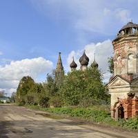 Церковь Троицы Живоначальной в селе Емсна.