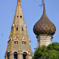 Гнездо аиста на шпиле колокольни Троицкой церкви.