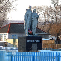 Братская могила  30 советских воинов