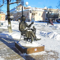 г. Пенза, памятник ювелиру установлен рядом с бывшим магазином «Жемчуг»