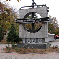 Памятник в честь 300-летия Российского флота