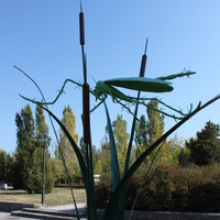 Бердянск. Памятник комару.