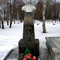 Памятник Адонину А.М.