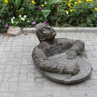Бердянск. Памятник сантехнику.