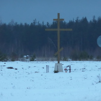 Крест установленный при въезде в д. Шебаново
