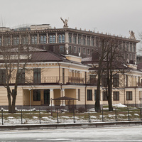 Берег реки Средняя Невка