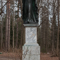 Статуя в Павловском парке
