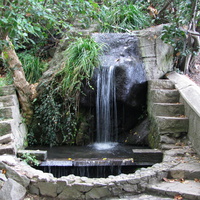 Водопад в парке