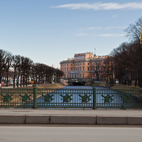 Вид на Михайловский замок