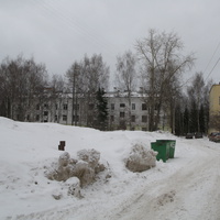 Сыктывкар 2014 - здесь на месте сугробов когда-то была хоккейная коробка