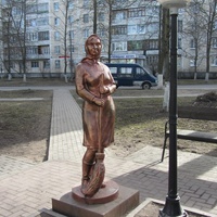 Памятник чистоте улиц, другой ракурс