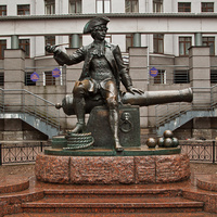 Памятник поручику бомбардирской роты Василию Корчмину