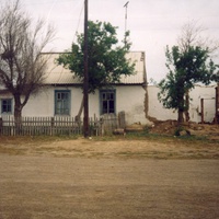 Ушбиик, бывшее отделение "скотоимпорт", 2002 год