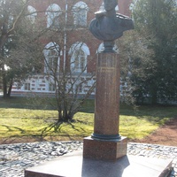 Лисино-Корпус, Е. Ф. Канкрин. Памятник перед зданием Егерского училища.
