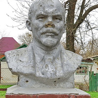 Бюст Ленину