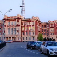 Театральная площадь, Здание Северо-Кавказкой ЖД