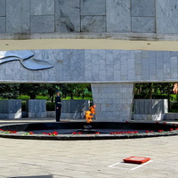 Мемориал воинам ВОВ, вечный огонь на площади Карла Маркса