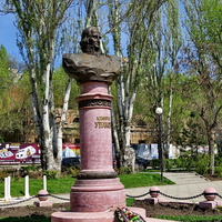 Ростов- набережная, Памятник адмиралу Ушакову.