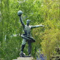 Памятник создателям Первого спутника 1957 г.