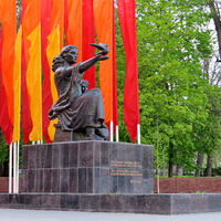 Памятник матери, большая Садовая у театральной площади