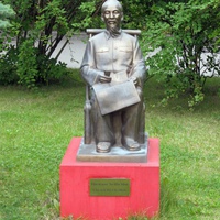 Памятник Хо Ши Мину