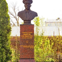 Памятник- бюст генералу Андресяну