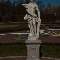 Статуя Беллоны в Нижнем парке