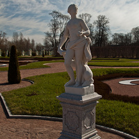 Статуя в Нижнем парке