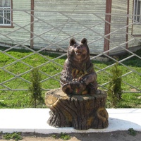 Медведь у храма