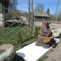 Скульптура Медвежонка, другой ракурс