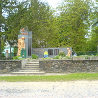 Пам'ятник полеглим у другій світовій війні односельчанам, воїнам Радянської армії.