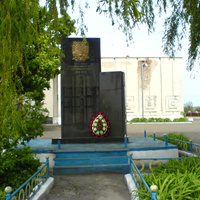 Памятник односельчанам, які у другій світовій війні  воювали в лавах Радянської армії і полягли в боях.