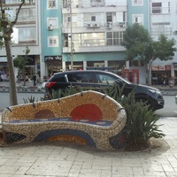 скамейка в стиле Гауди на ул. Хайм Озер