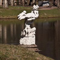 Статуя в Китайском пруду