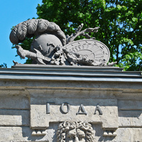 Ворота при входе в парк