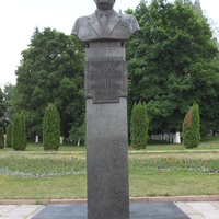 Бессоновка. Памятник дважды Герою Соцтруда В.Горину.