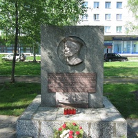 Памятник командиру катера Н. М. Лебедеву