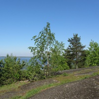 Высоцк, огромный валун со смотровой площадкой( каменное плато ледникового периода) на самом верху его